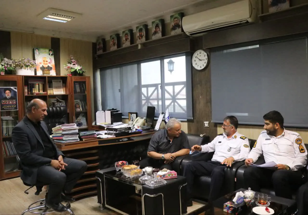 نشست صمیمی فرمانده راهور شهرستان با شهردار نکا